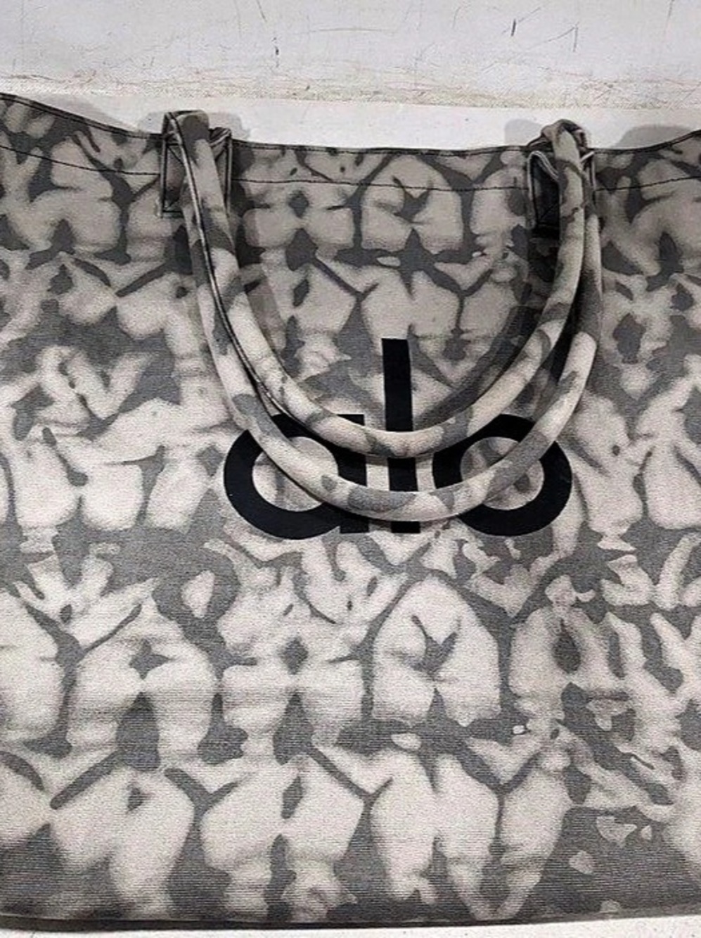 Alo Gray & White Printed Tote